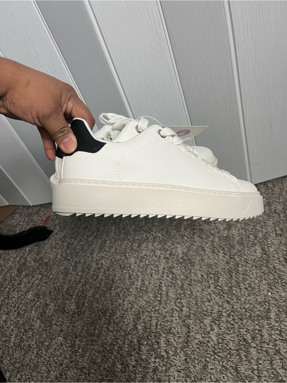 A New Day Women’s White Low-Top Casual Sneakers with Black Heel Accent 6.5 - Picture 5 of 10